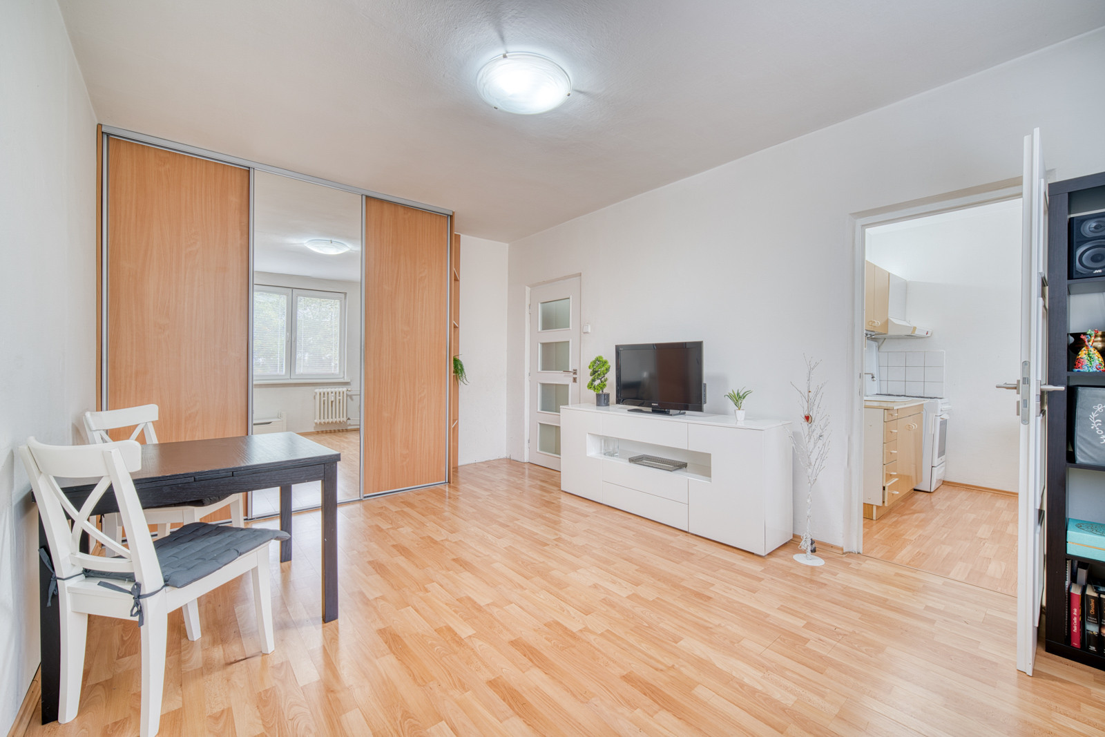 REZERVOVANÉ: Na predaj investičný 1-izbový byt - Karlova Ves