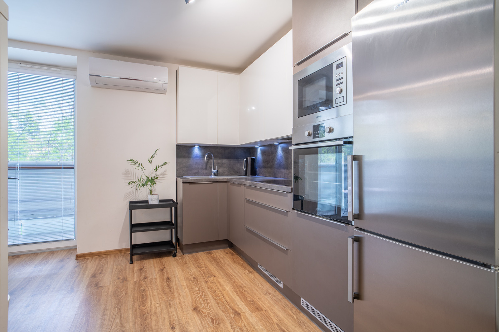 Na predaj kompletne zariadený 2-izbový byt v blízkosti OC Vivo