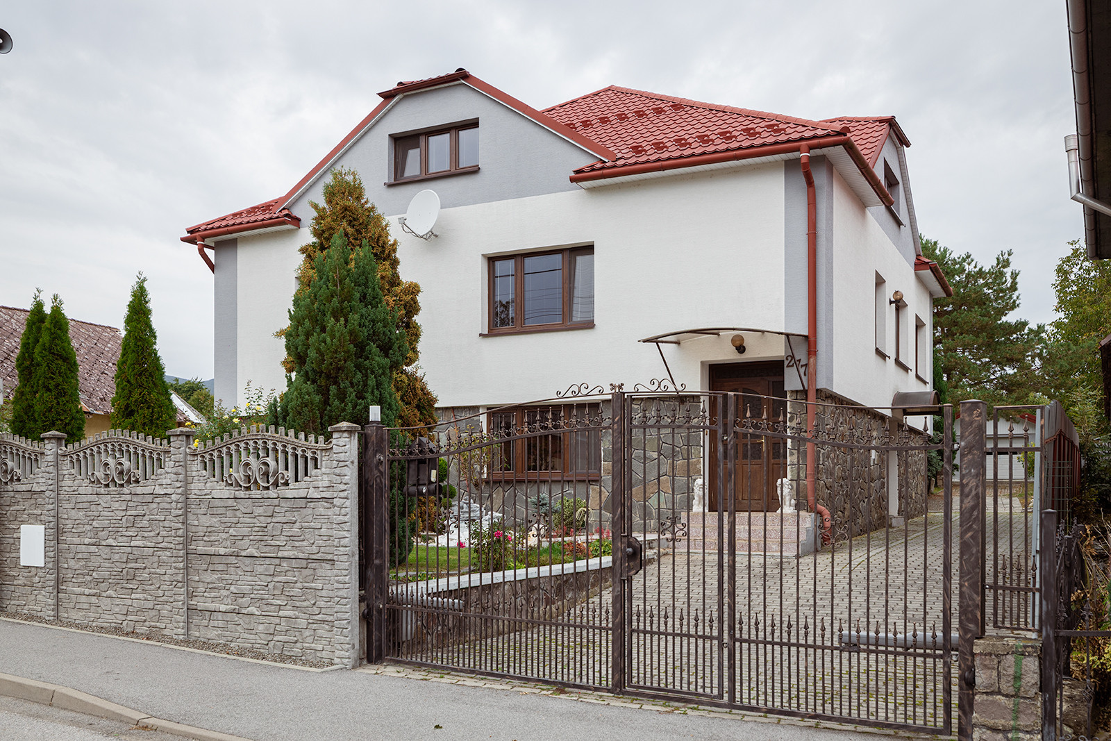 Na predaj 2-generačný rodinný dom v obci Zámutov