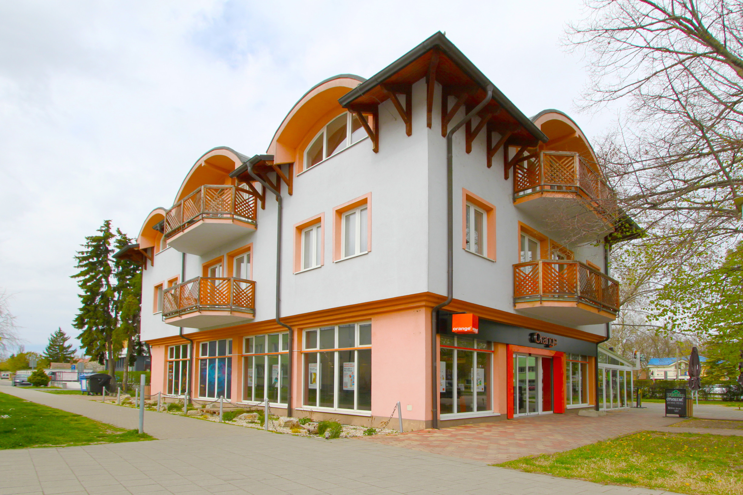 Na prenájom kancelársky priestor v centre Šamorína