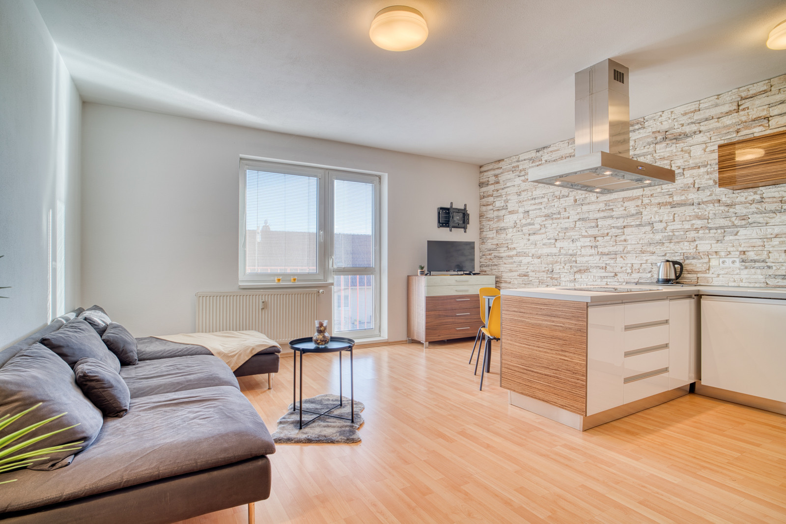 Na predaj priestranný 1-izbový byt v Miloslavove