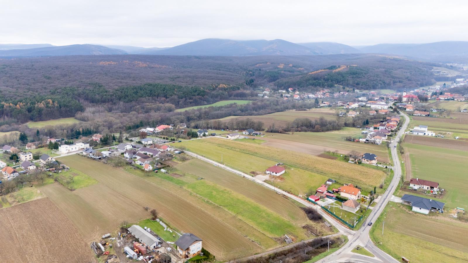 Na predaj pozemok v lokalite Pochabany