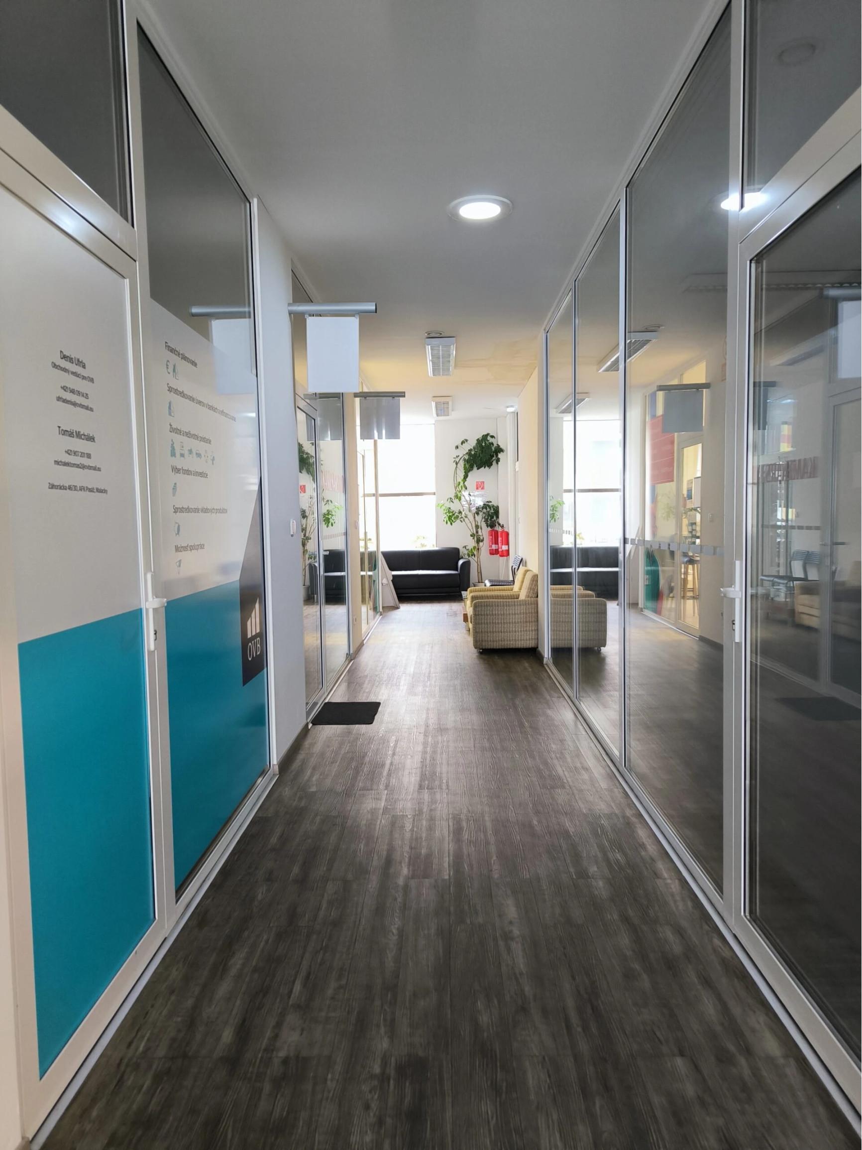 Na prenájom moderný obchodný priestor v centre Malaciek