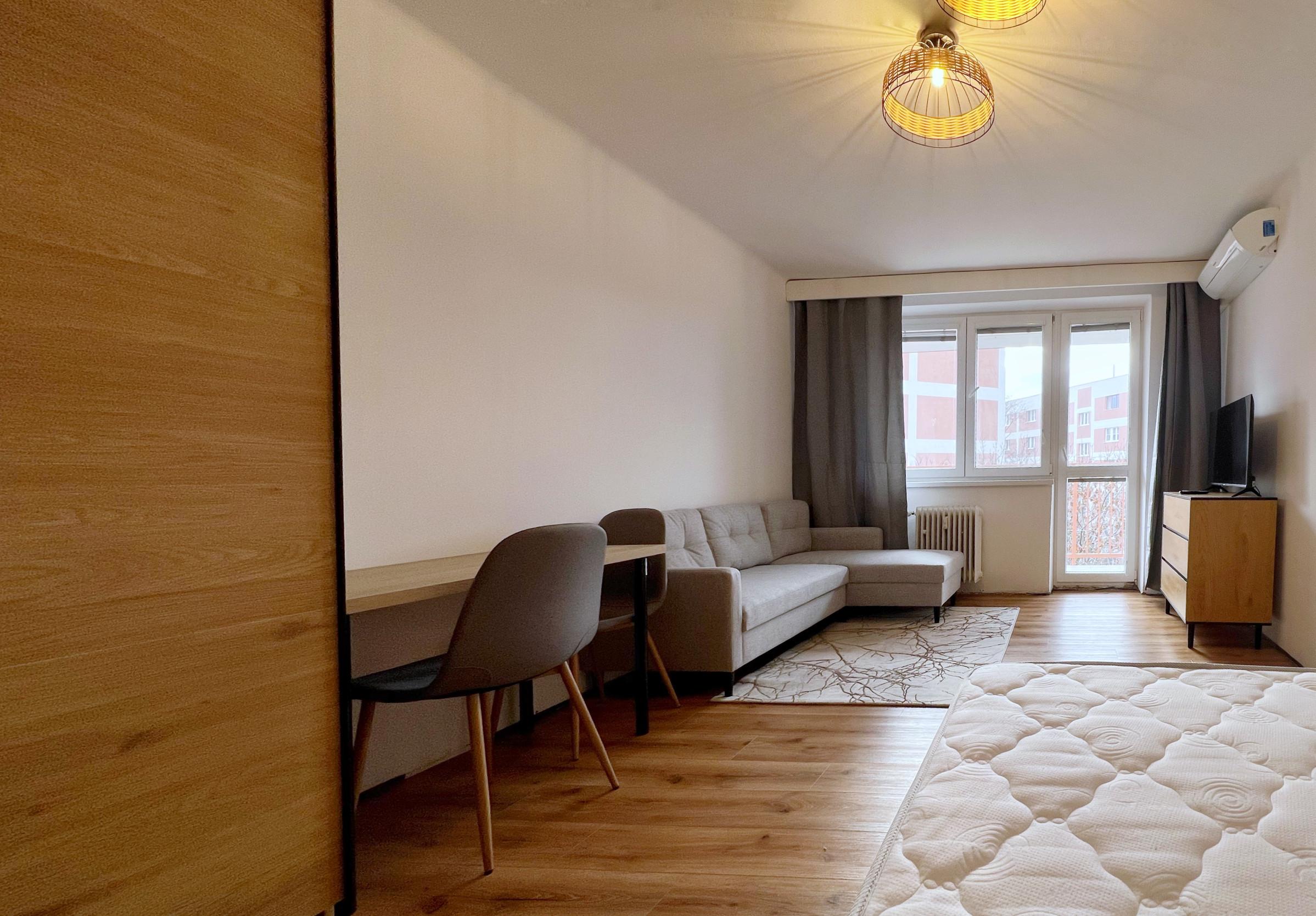 Na prenájom zrekonštruovaný 1-izbový byt, Nové Mesto - Bratislava