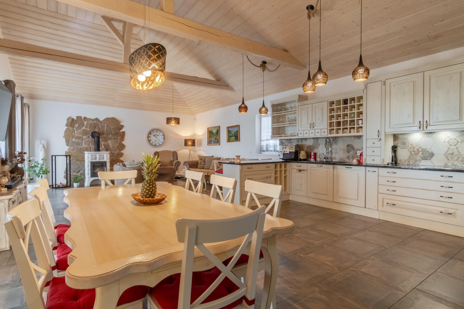 Na predaj exkluzívny rodinný dom s dvoj-garážou v podtatranskej obci Veľký Slavkov