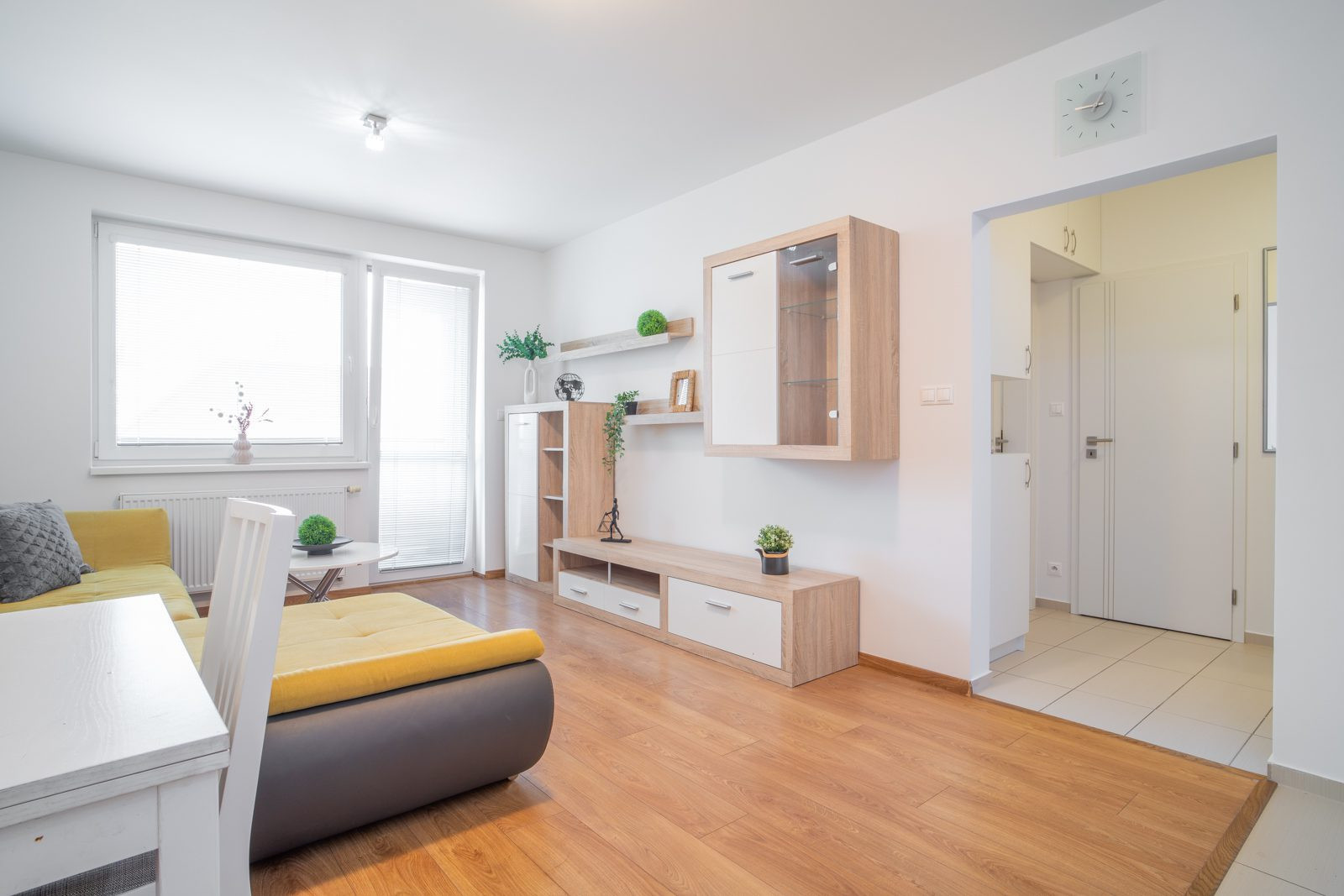 Na prenájom moderný 2-izbový byt s parkovacím miestom v centre Malaciek