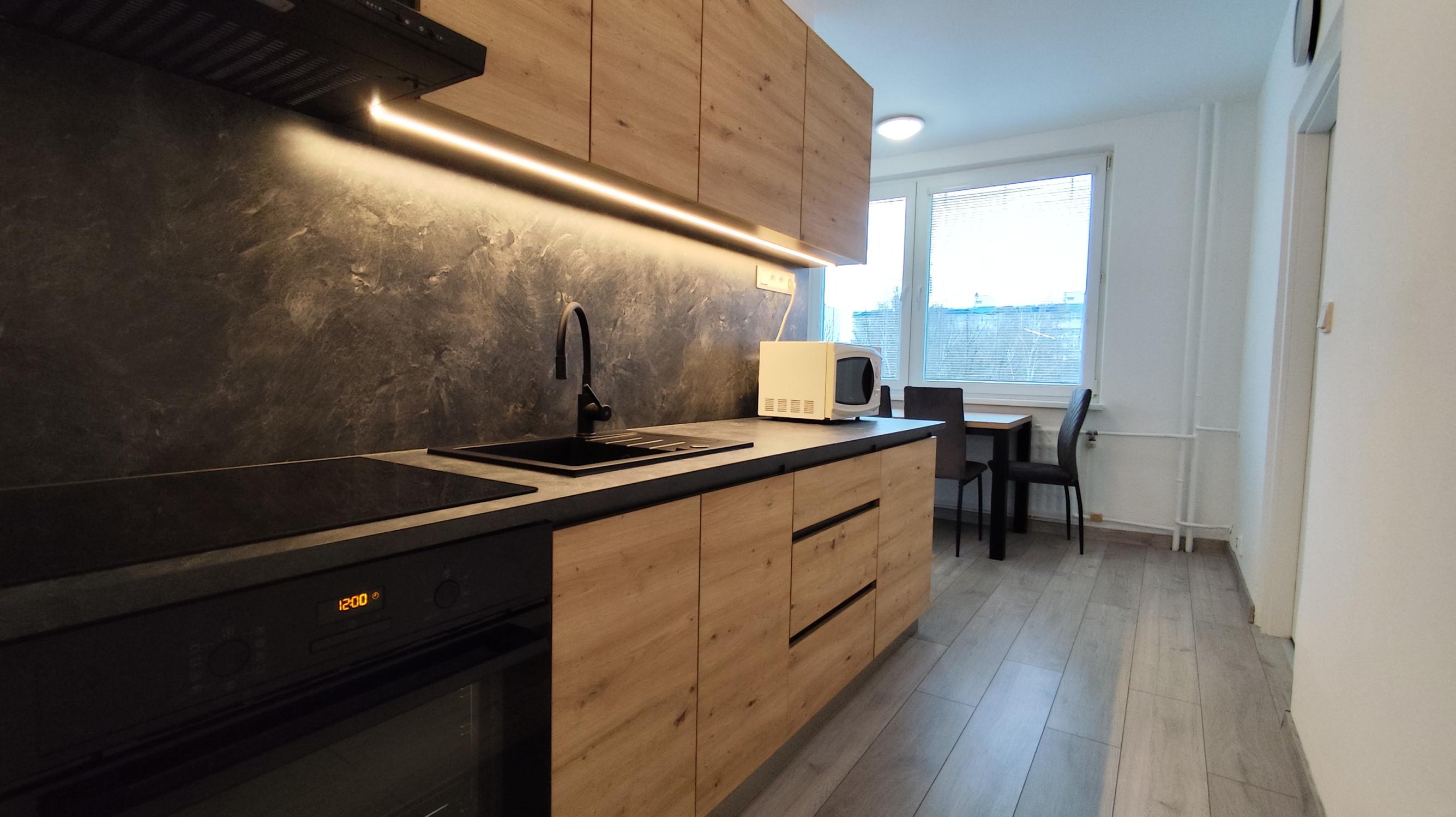 Na prenájom zrekonštruovaný 2-izbový byt v Bánovciach nad Bebravou