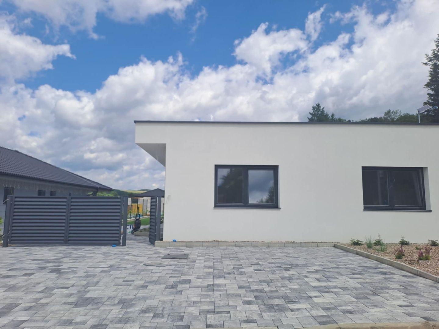 REZERVOVANÉ: Exkluzívne iba u nás krásna novostavba v obci Uhrovec - dokončenie koniec augusta 2025