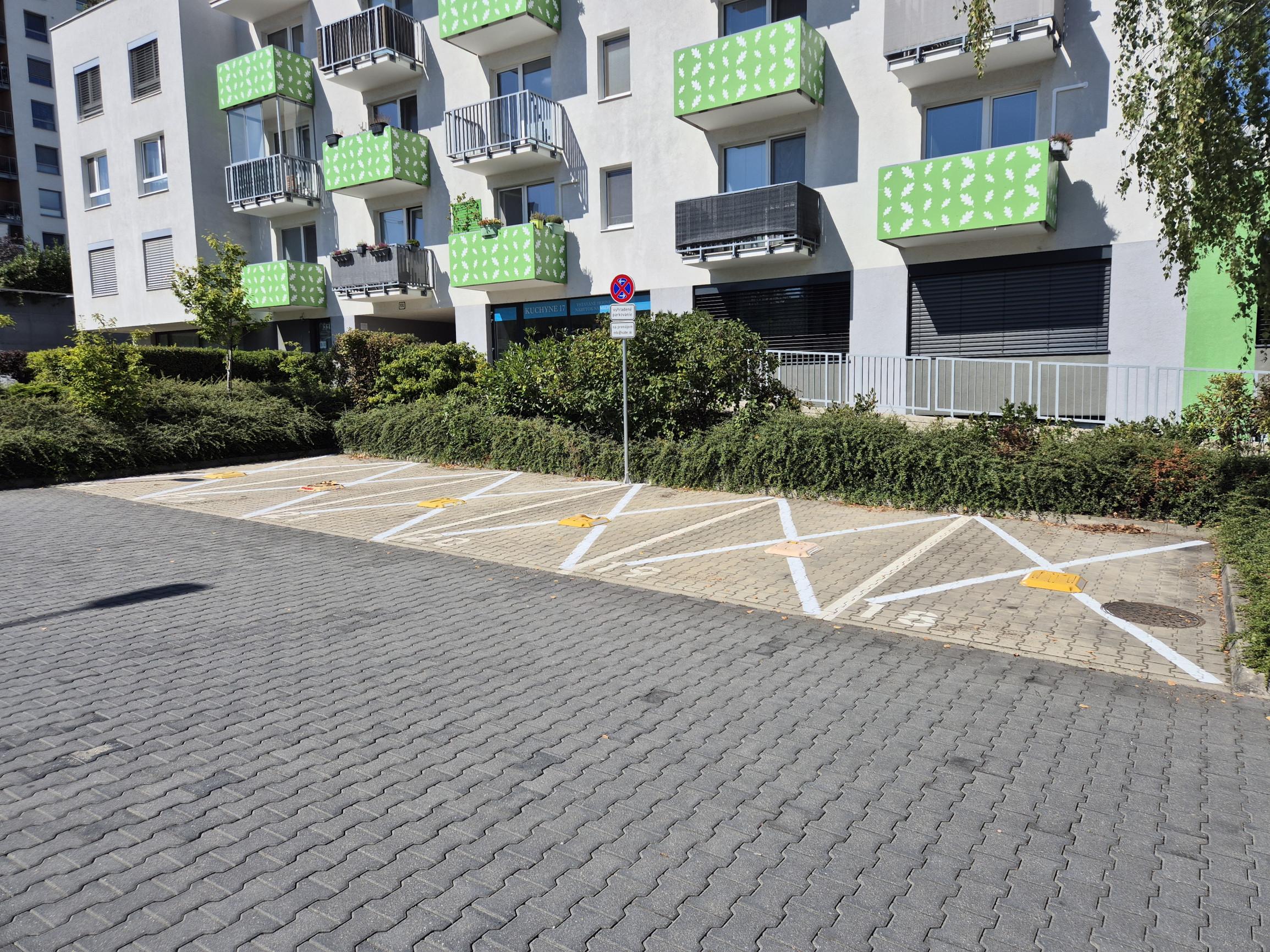 Na prenájom parkovacie státie pri komplexe Tammi 1, Dúbravka