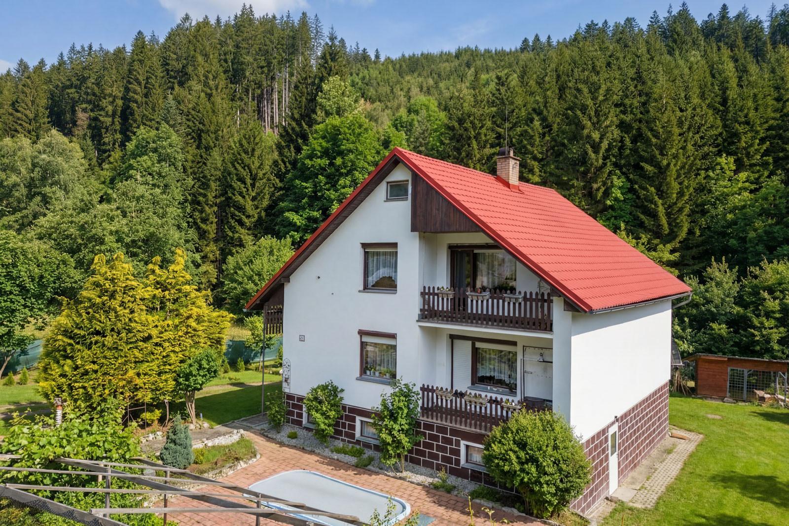 Na predaj rodinný dom s bazénom v obci Makov-Potok