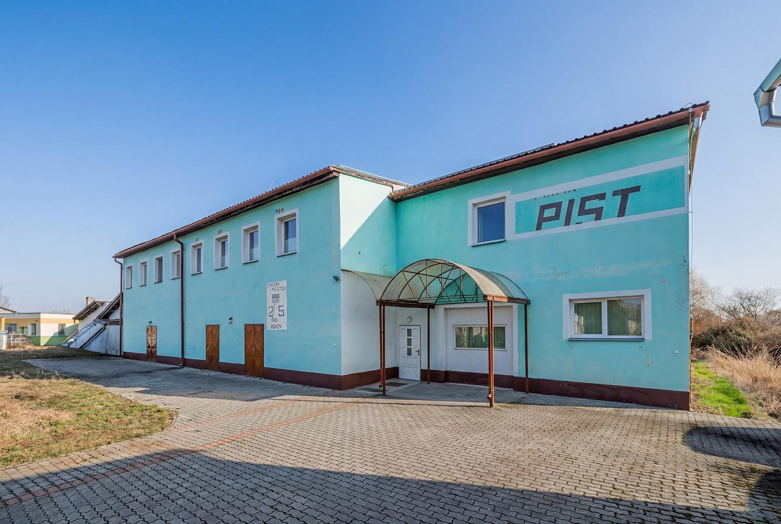 Na predaj výrobná hala s administratívnou časťou pri Lučenci