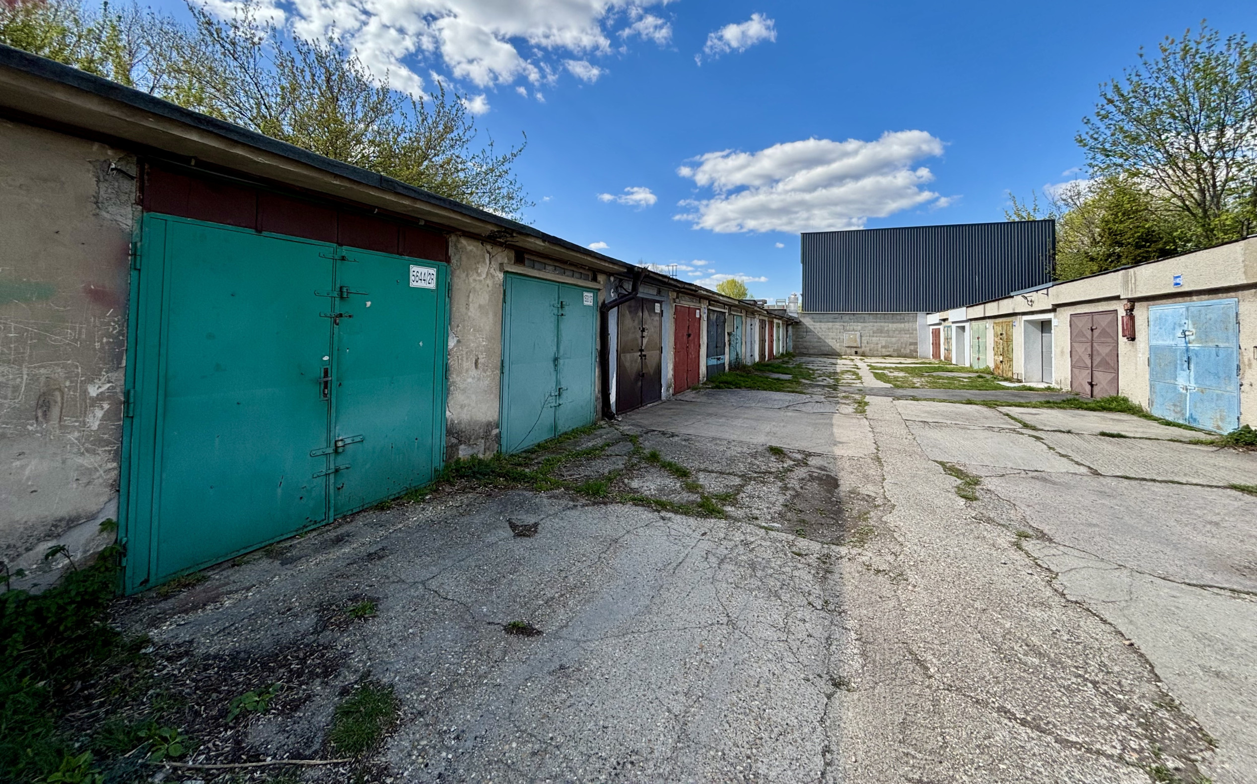 Na predaj garáž s elektrickým pripojením v Ružinove