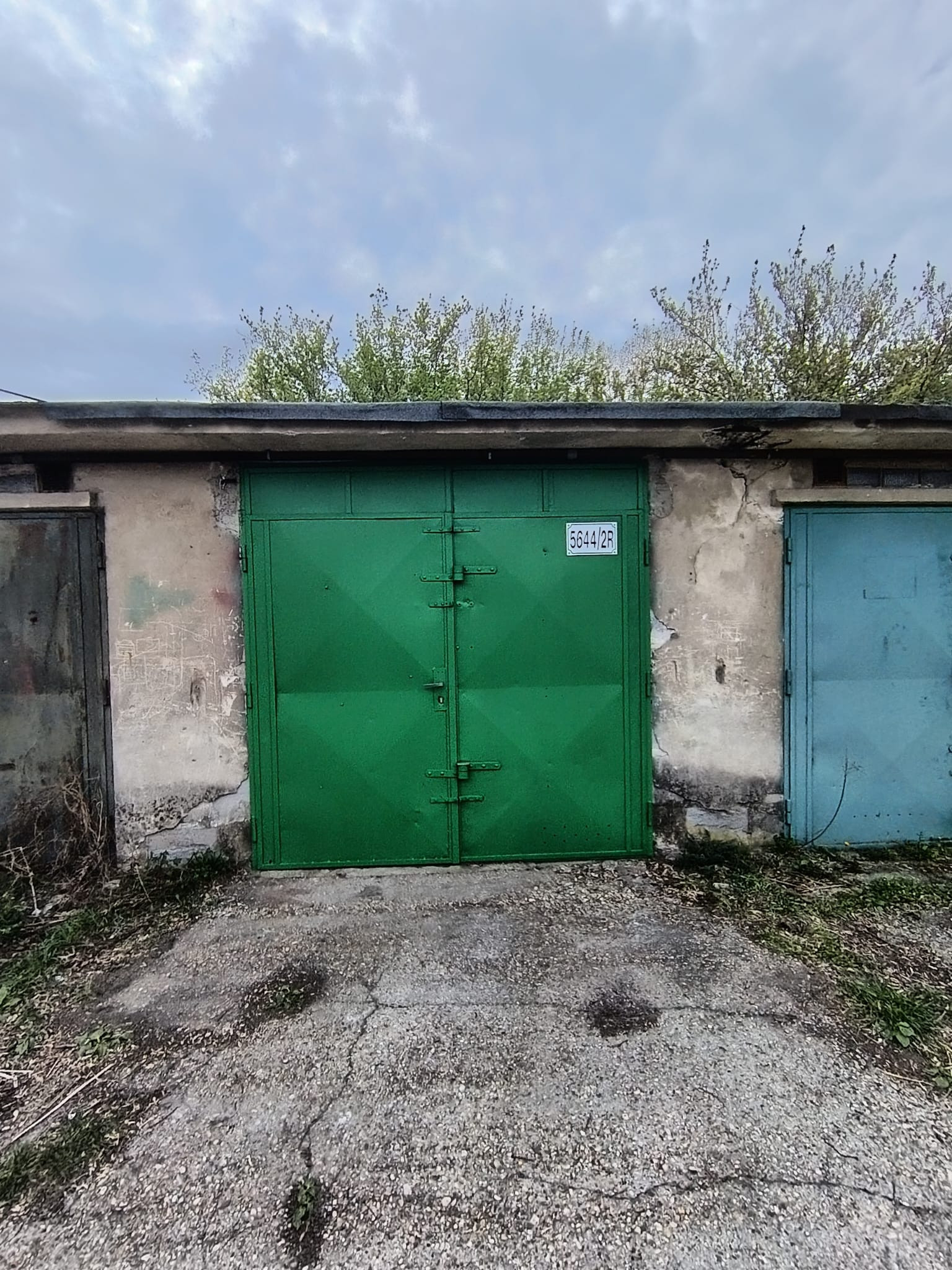 Na predaj garáž s elektrickým pripojením v Ružinove
