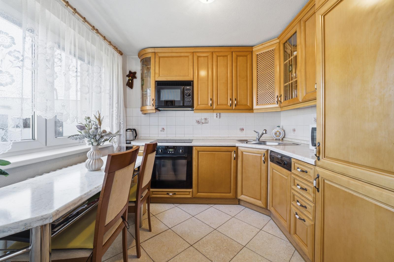 Na predaj samostatne stojaci 5-izbový rodinný dom v obci Jablonové