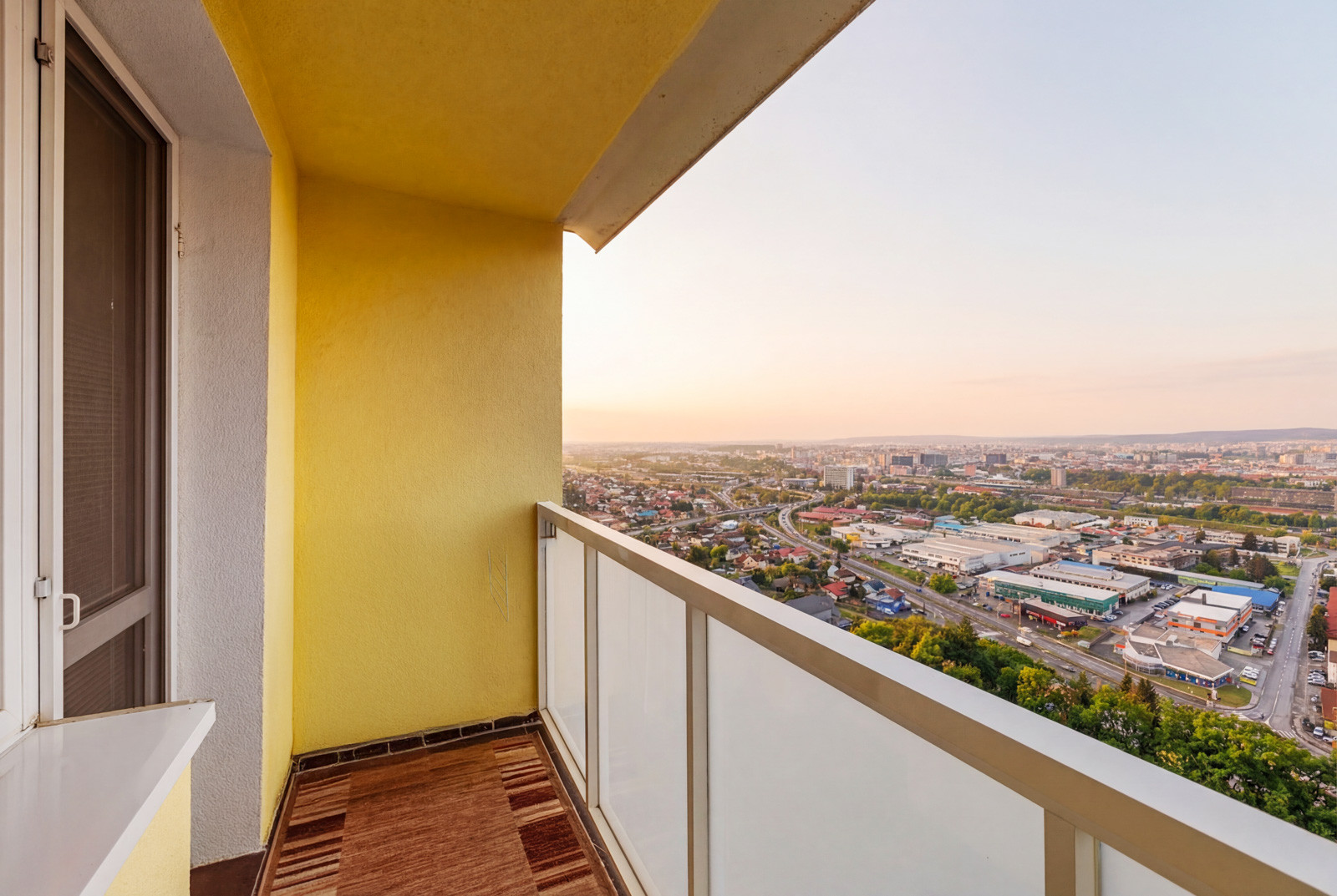 REZERVOVANÉ: Na predaj 3-izbový byt s panoramatickým výhľadom na celé Košice