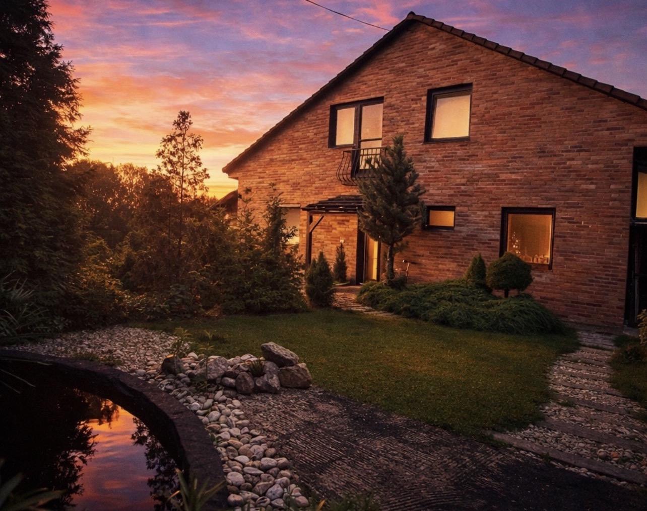 Na predaj priestranný, zariadený rodinný dom v Cerovej