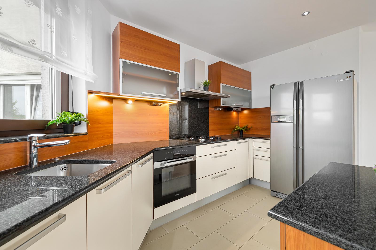 Na prenájom priestranný 5-izbový mezonet v Starom Meste