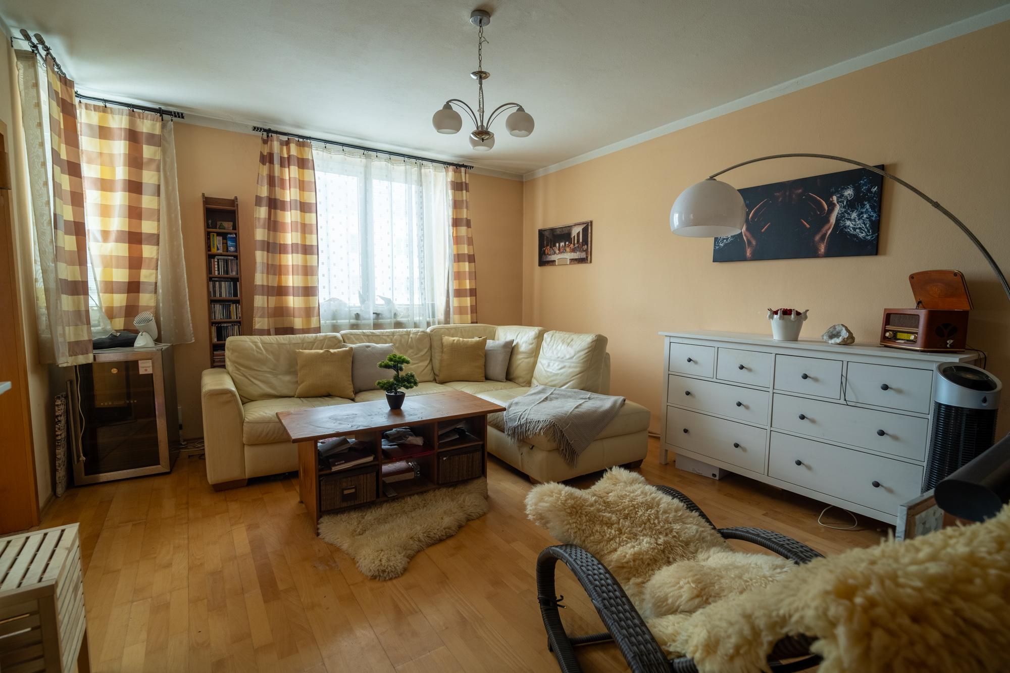 Na predaj čiastočne zariadený 3-izbový byt vo Vrakuni