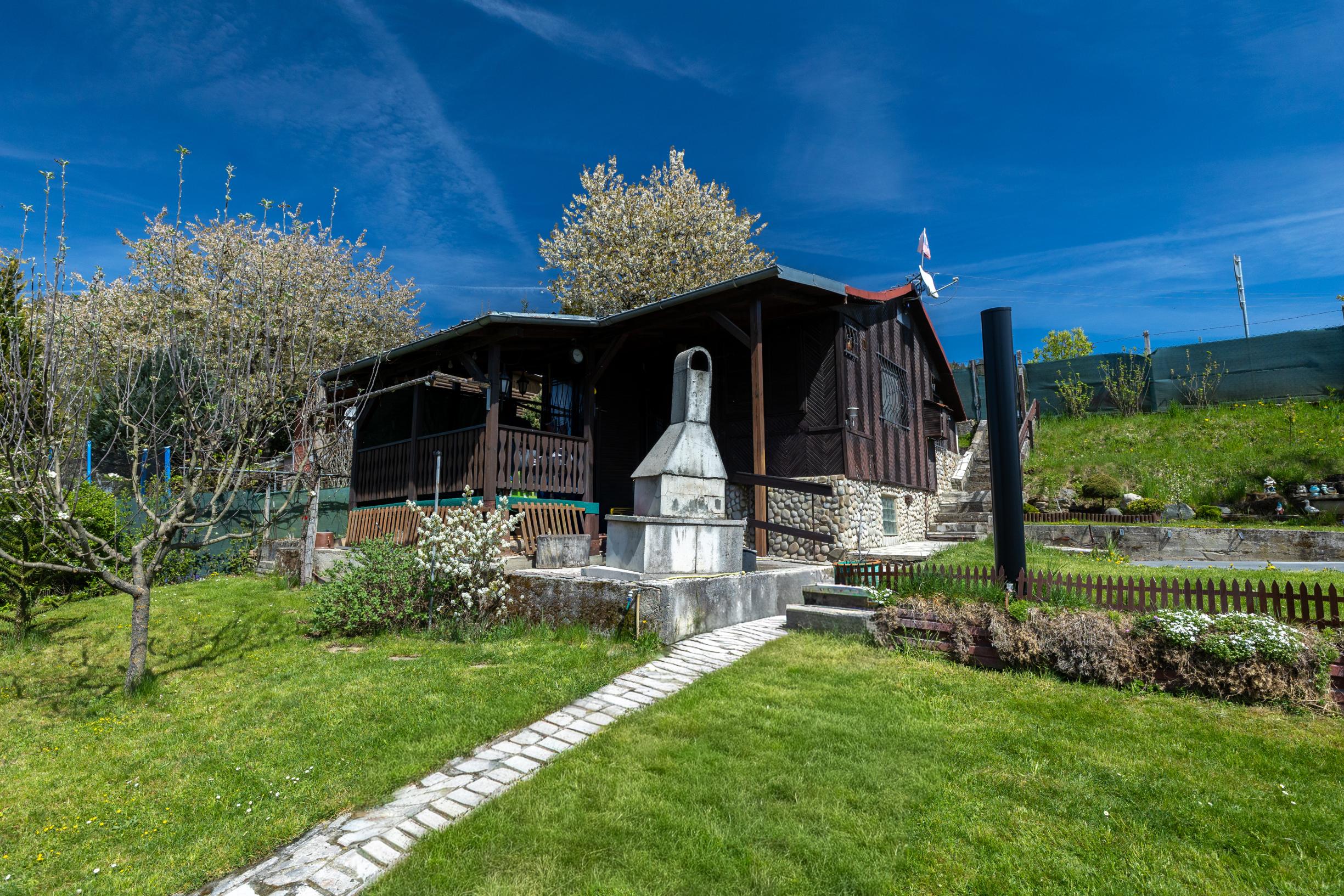 Na predaj chatka s celoročným bývaním v Považskom Chlmci