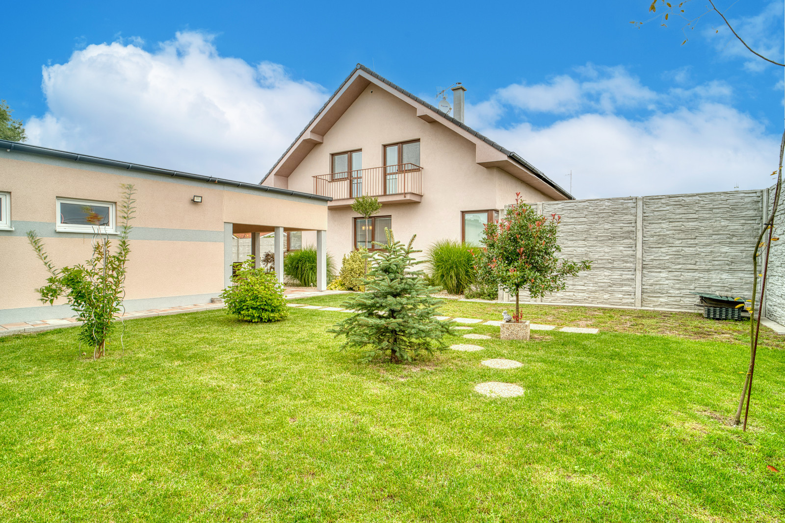 Na predaj rodinný dom s investičným potenciálom v Kostolišti