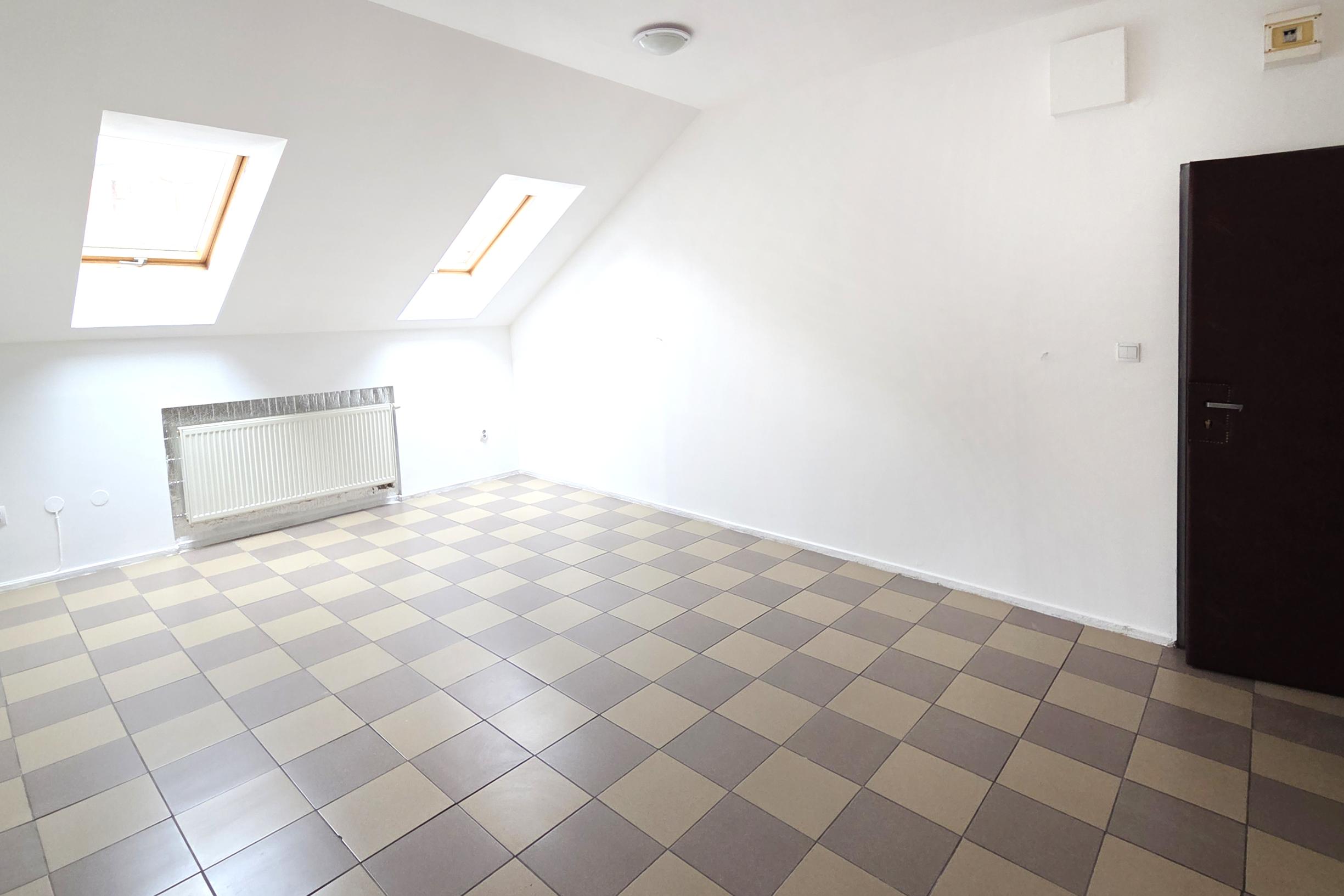 Na prenájom samostatná kancelária v centre Šamorína