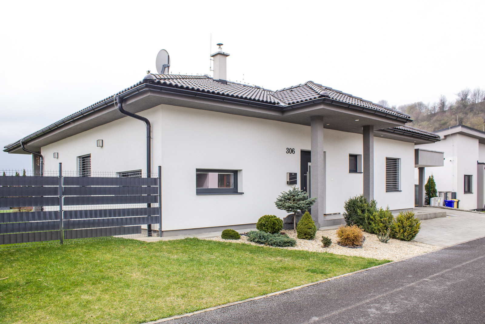 Na prenájom moderný 4-izbový bungalov v obci Beňadiková