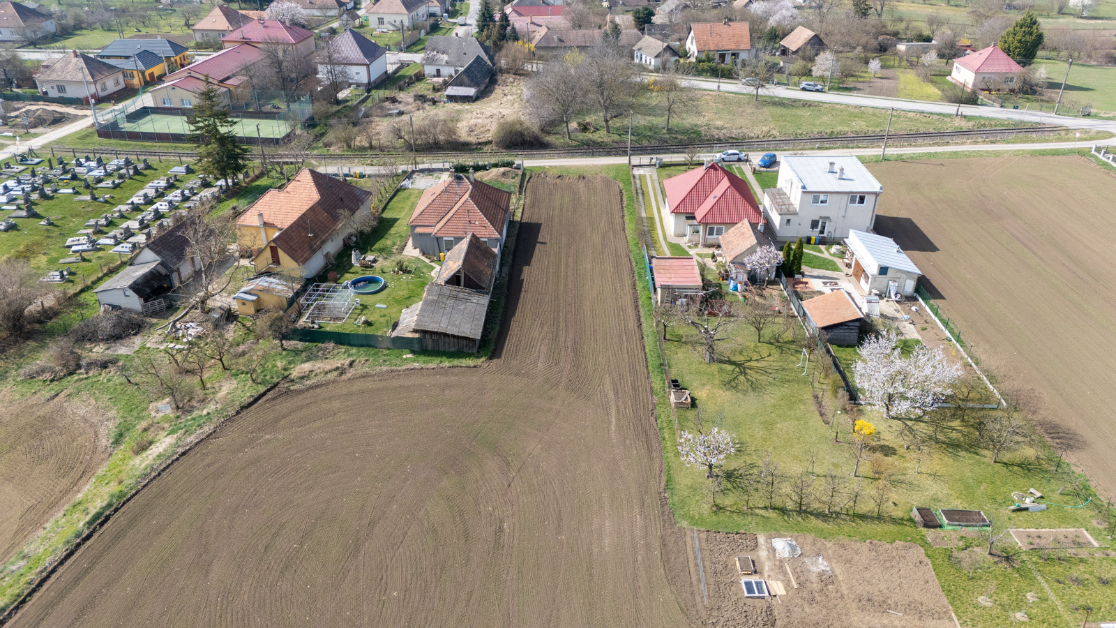Na predaj pozemok v intraviláne obce Malé Zálužie