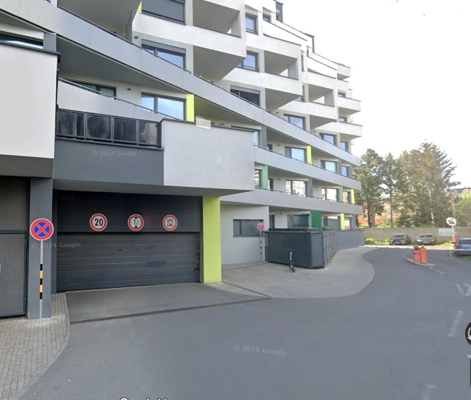Na predaj vnútorné parkovacie miesto, Rezidencia pri radnici, Strojárenská ulica, Košice - centrum
