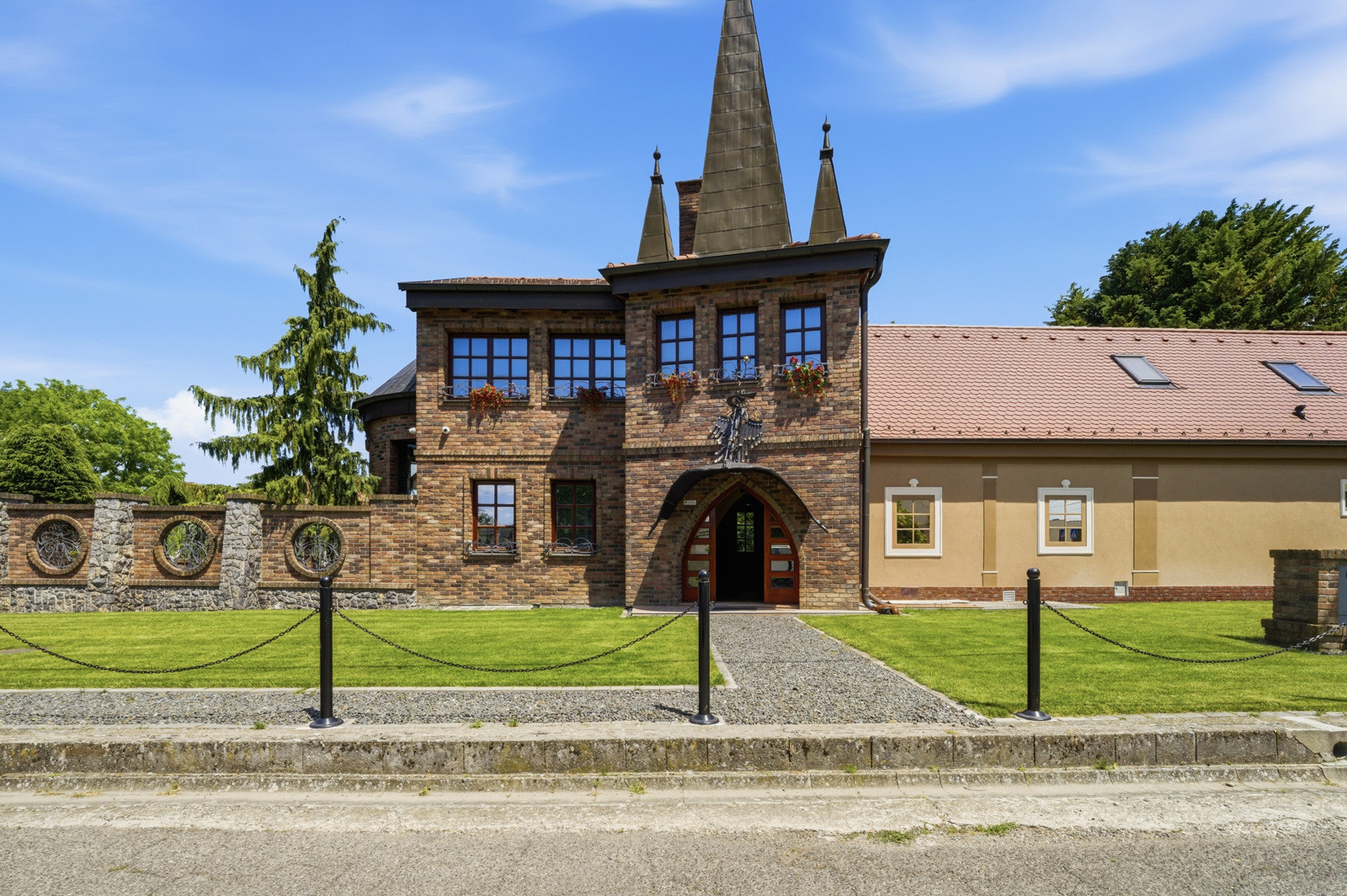 Na prenájom exkluzívna 5-izbová vila v aristokratickom štýle v Šamoríne