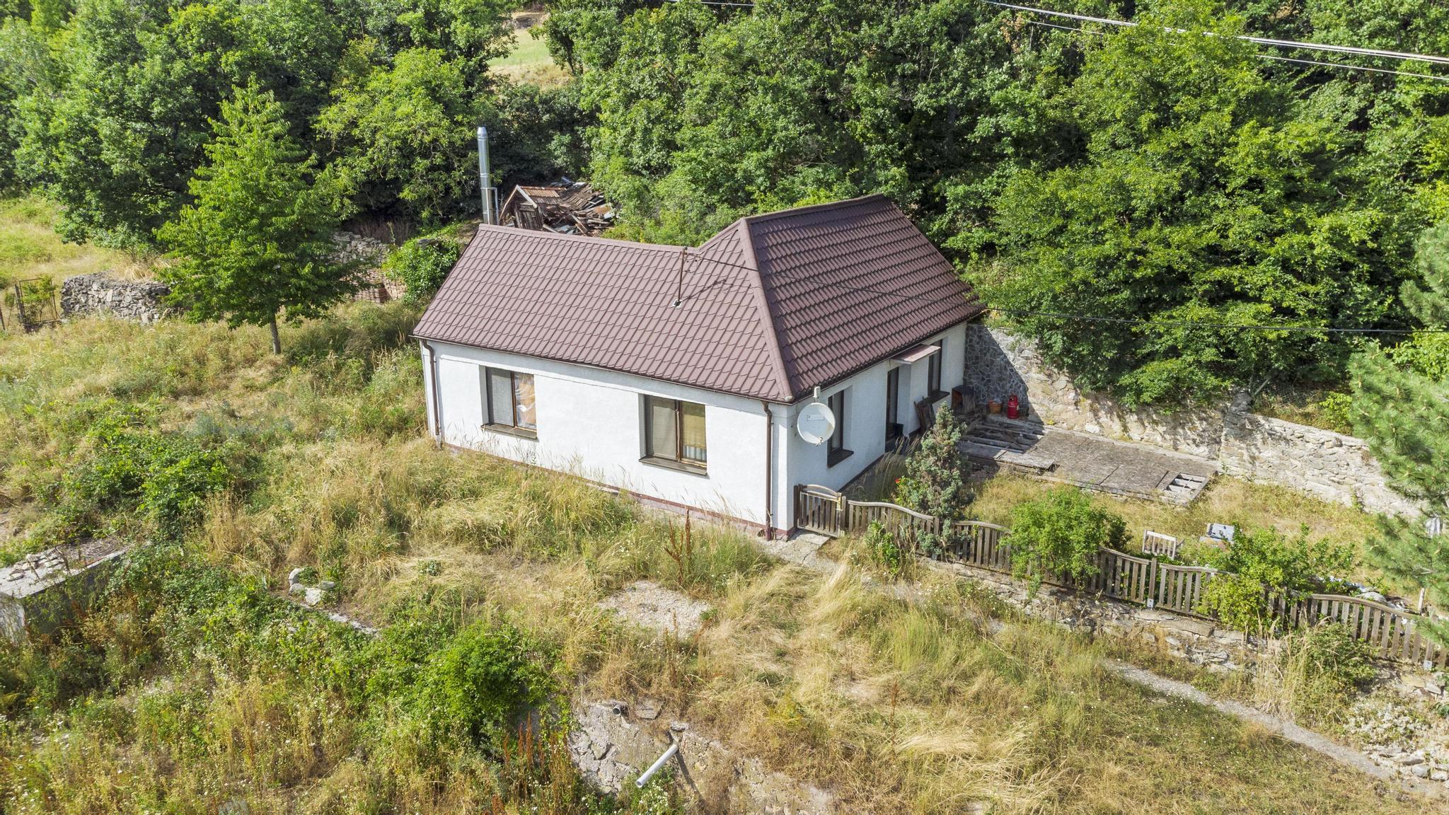 Výnimočný pozemok s RD a nádherným výhľadom na Svätý Jur