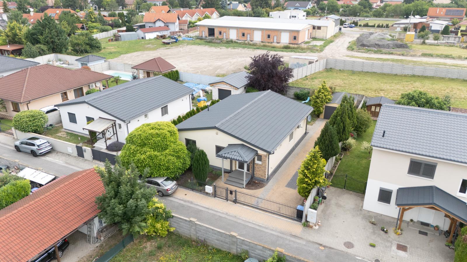 Na predaj samostatne stojaci 4-izbový rodinný dom v Dunajskej Lužnej