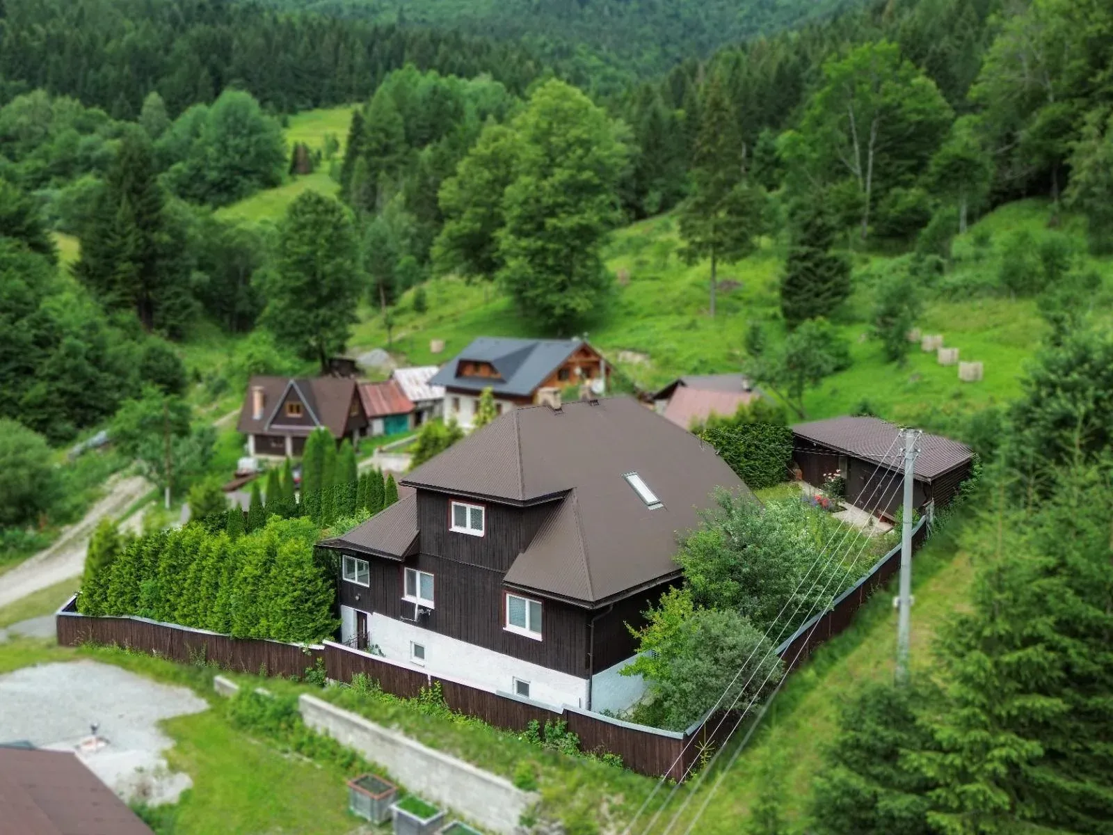 Na predaj investičná nehnuteľnosť v srdci Zázrivej | Veľkorysý priestor | Potenciál krátkodobého prenájmu
