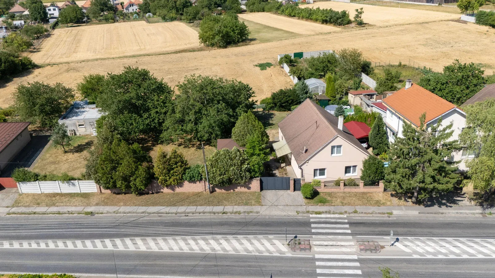 Na predaj útulný 3-izbový dom po rekonštrukcii s pozemkom v Dolnom Jatove