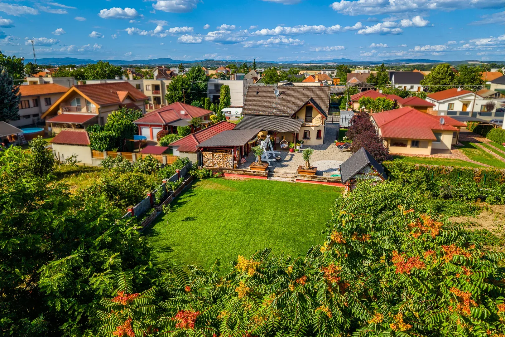 Na predaj veľkometrážny 4-izbový rodinný dom v obci Jur nad Hronom