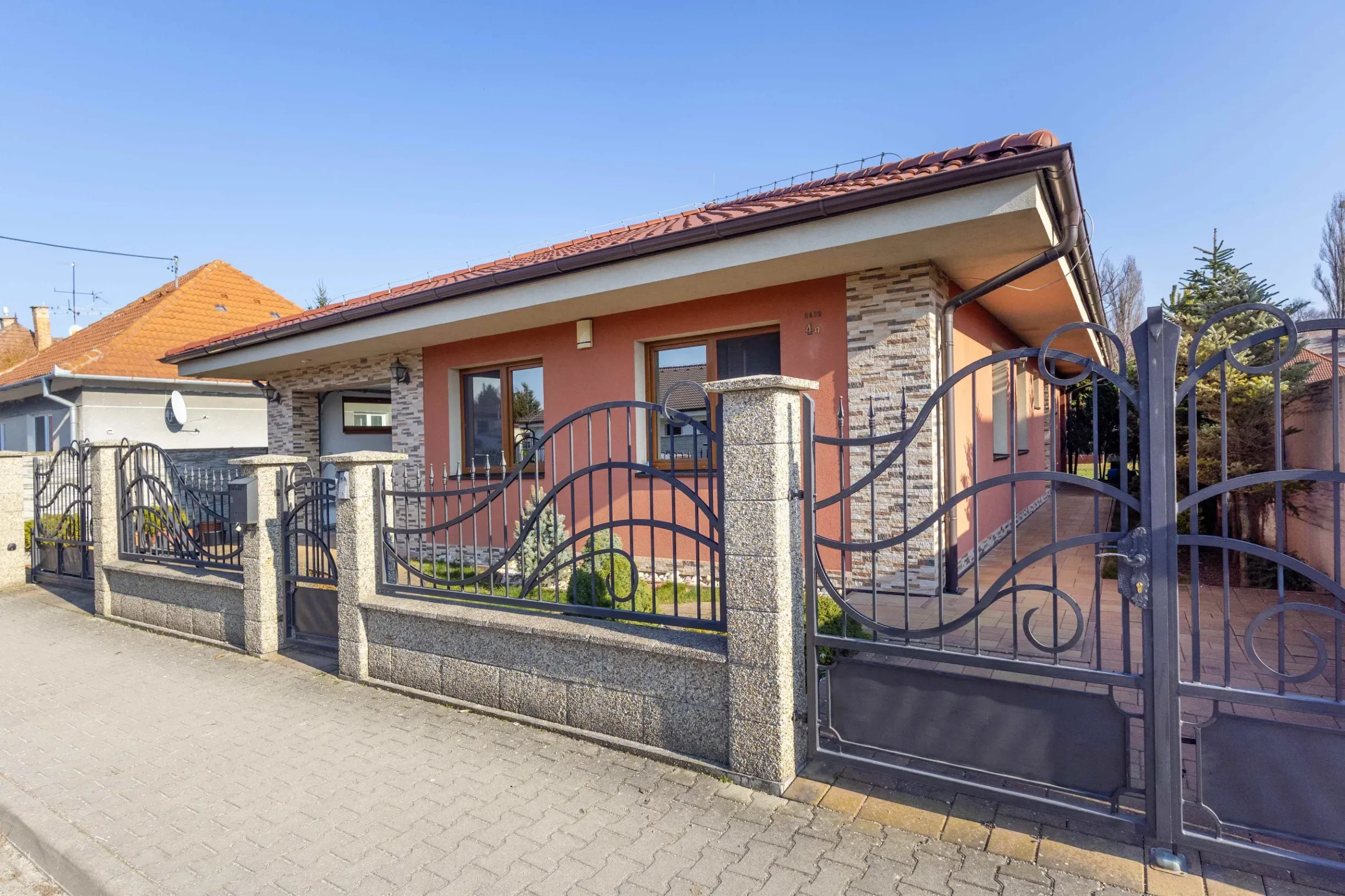 Na prenájom kompletne zariadený rodinný dom v Šamoríne