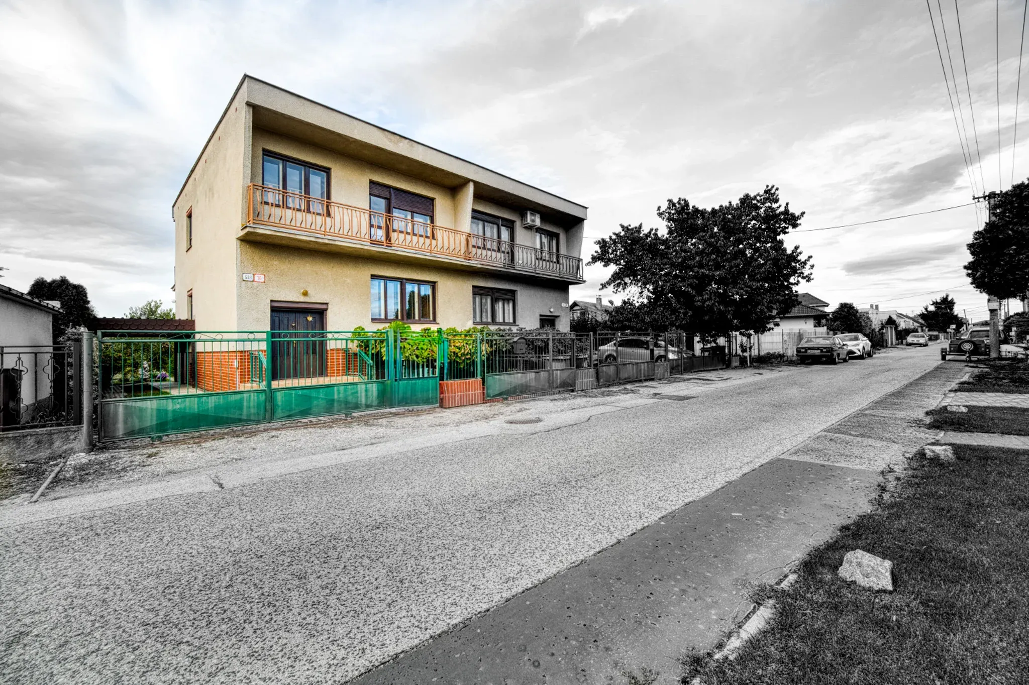 Na predaj rodinný dom s potenciálom podľa vašich predstáv len 20 minút od  Bratislavy, Veľký Biel