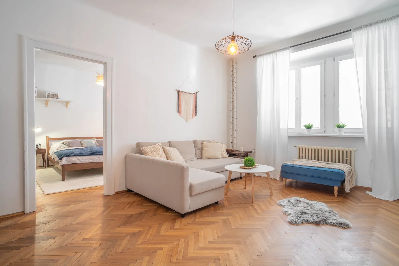 Na prenájom štýlový a priestranný 3,5 izbový byt v centre mesta/ Stylish and spacious 3.5-room apartment for rent in the Old Town