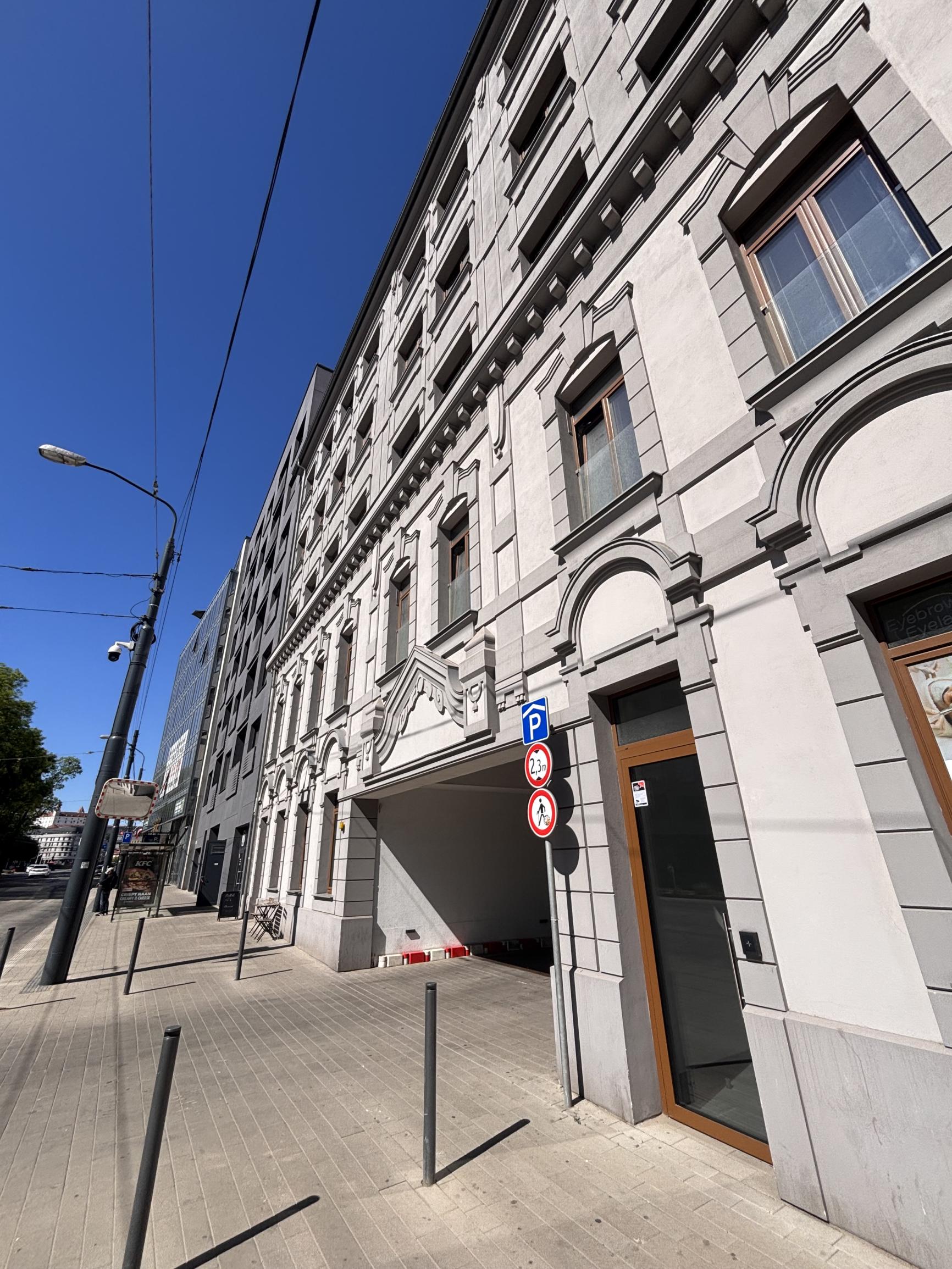 Na prenájom garážové státie v Starom meste